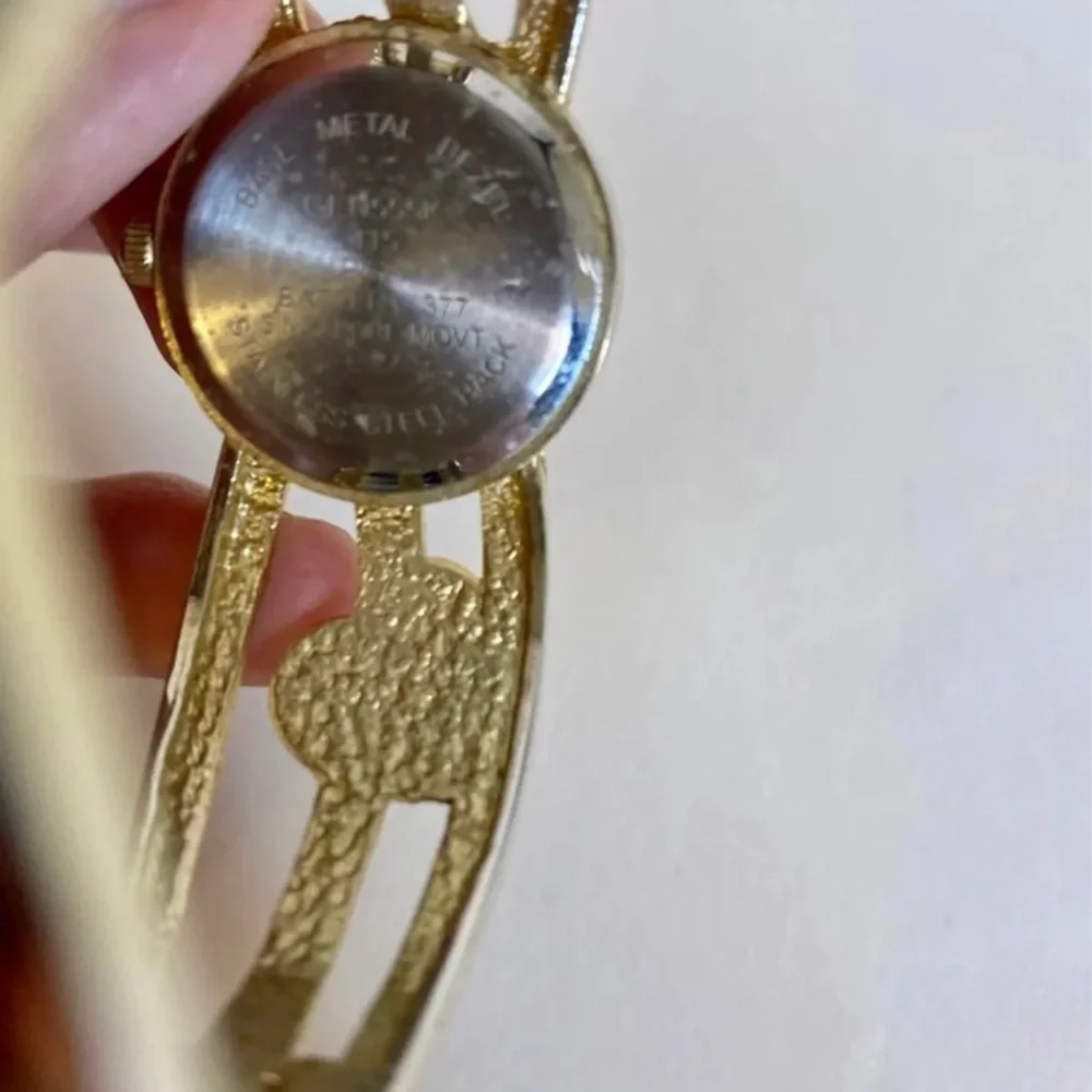 Retro Embassy Hinged Heart Watch‎